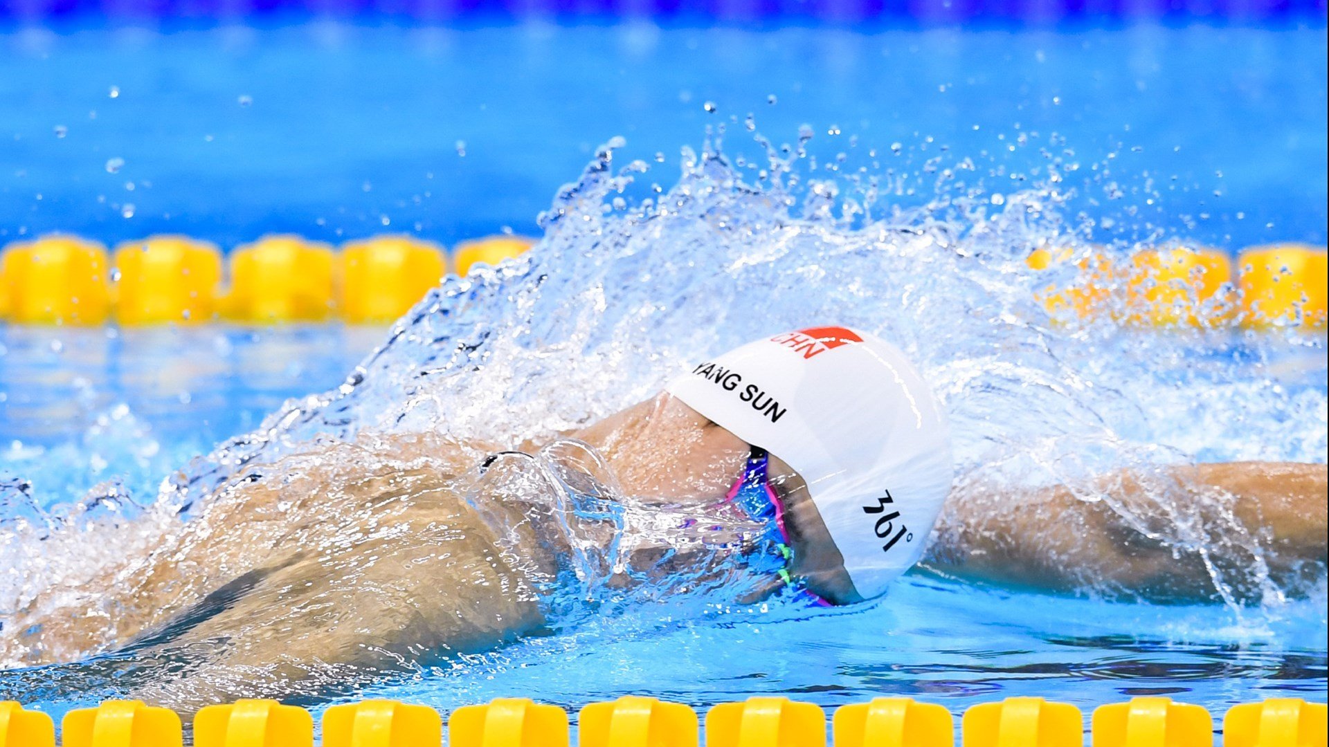 全场马术大奖赛高潮迭起，马术比赛现场